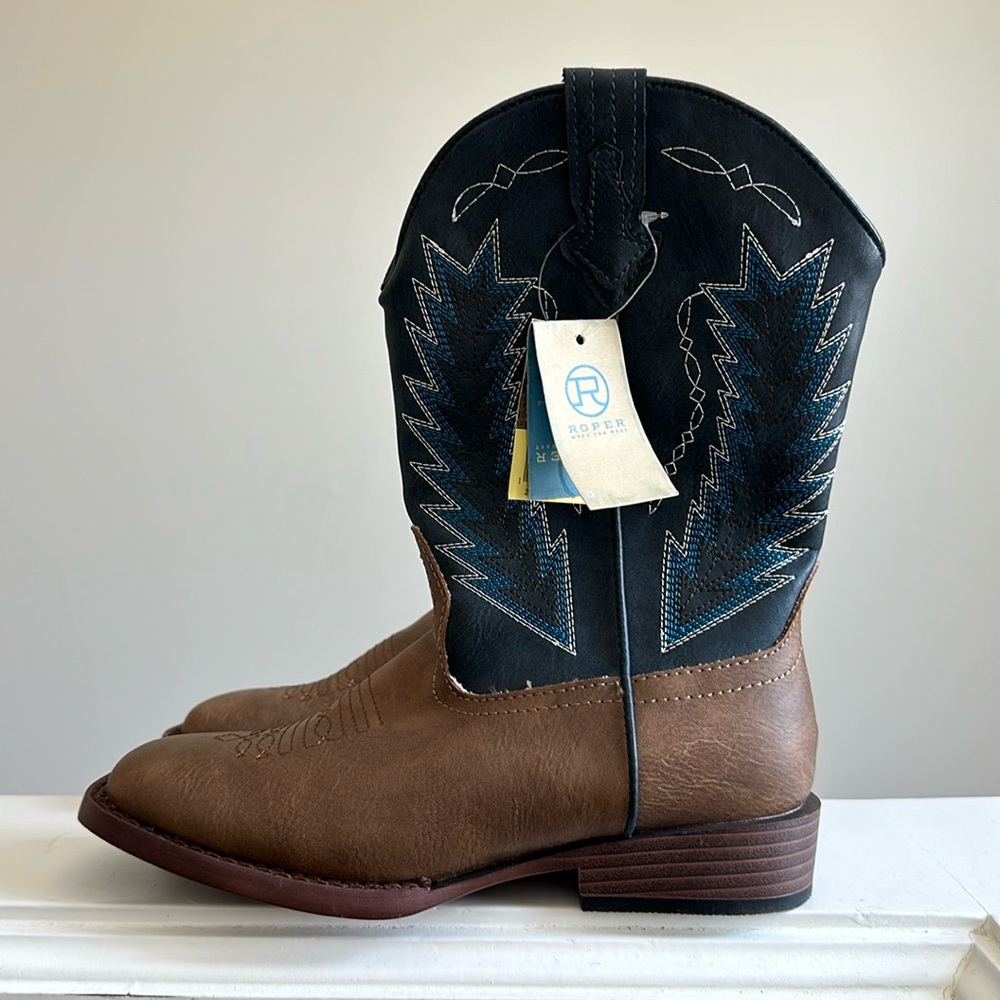 Boys Roper Cowboy Boots. Size 2, Brand new with tags.
